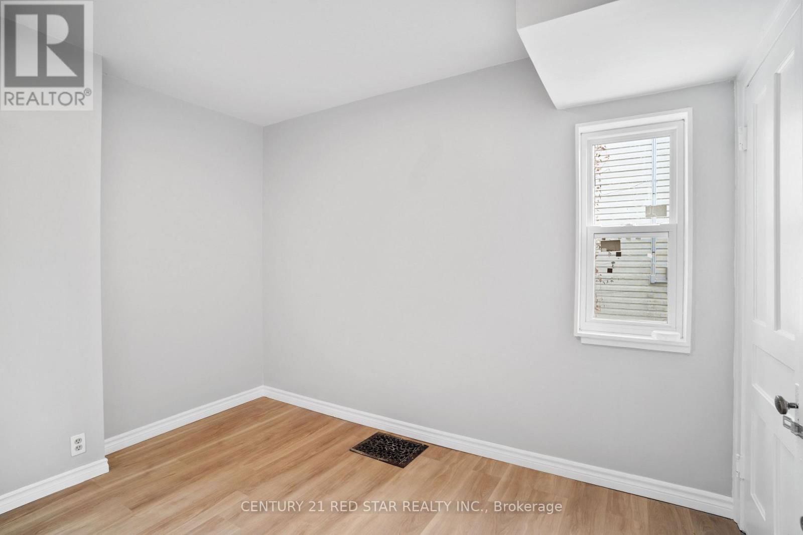 5082 ST. LAWRENCE AVENUE Image 8