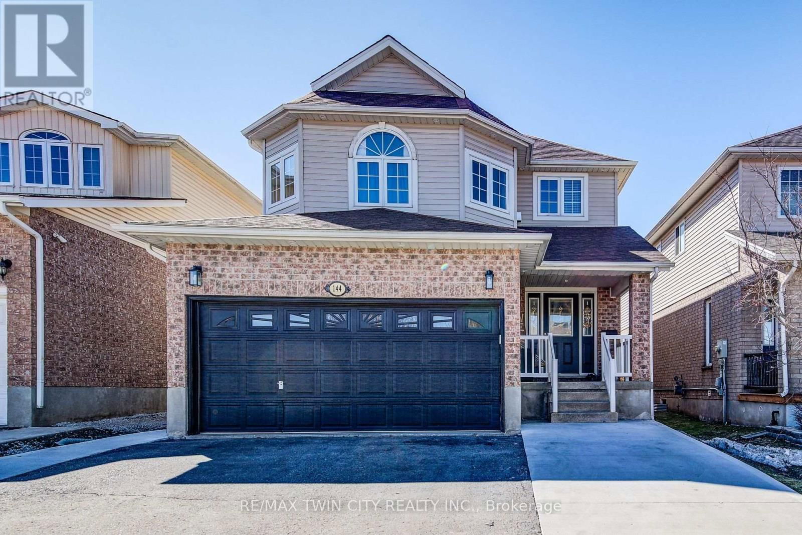 144 UDVARI CRESCENT Image 1