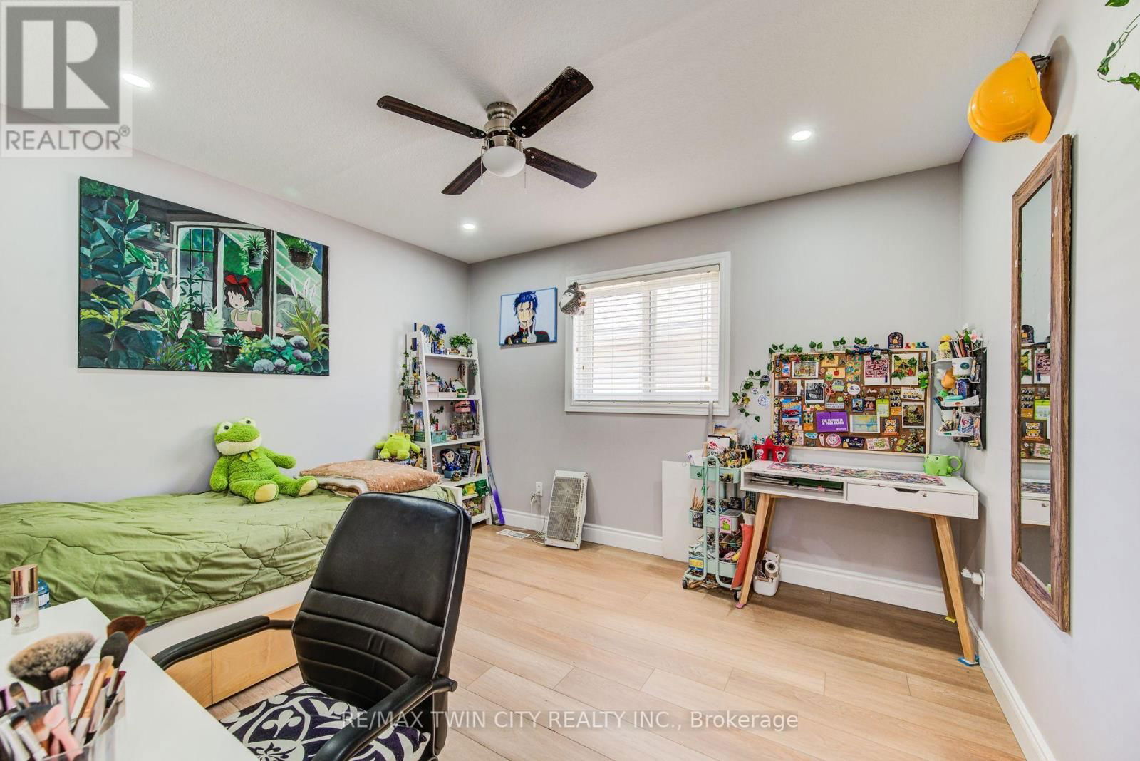 144 UDVARI CRESCENT Image 15