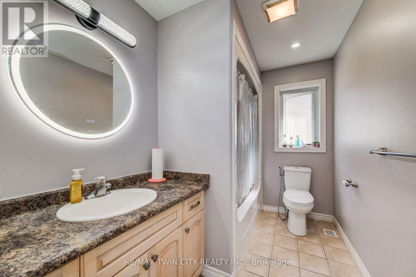 144 UDVARI CRESCENT Image 16