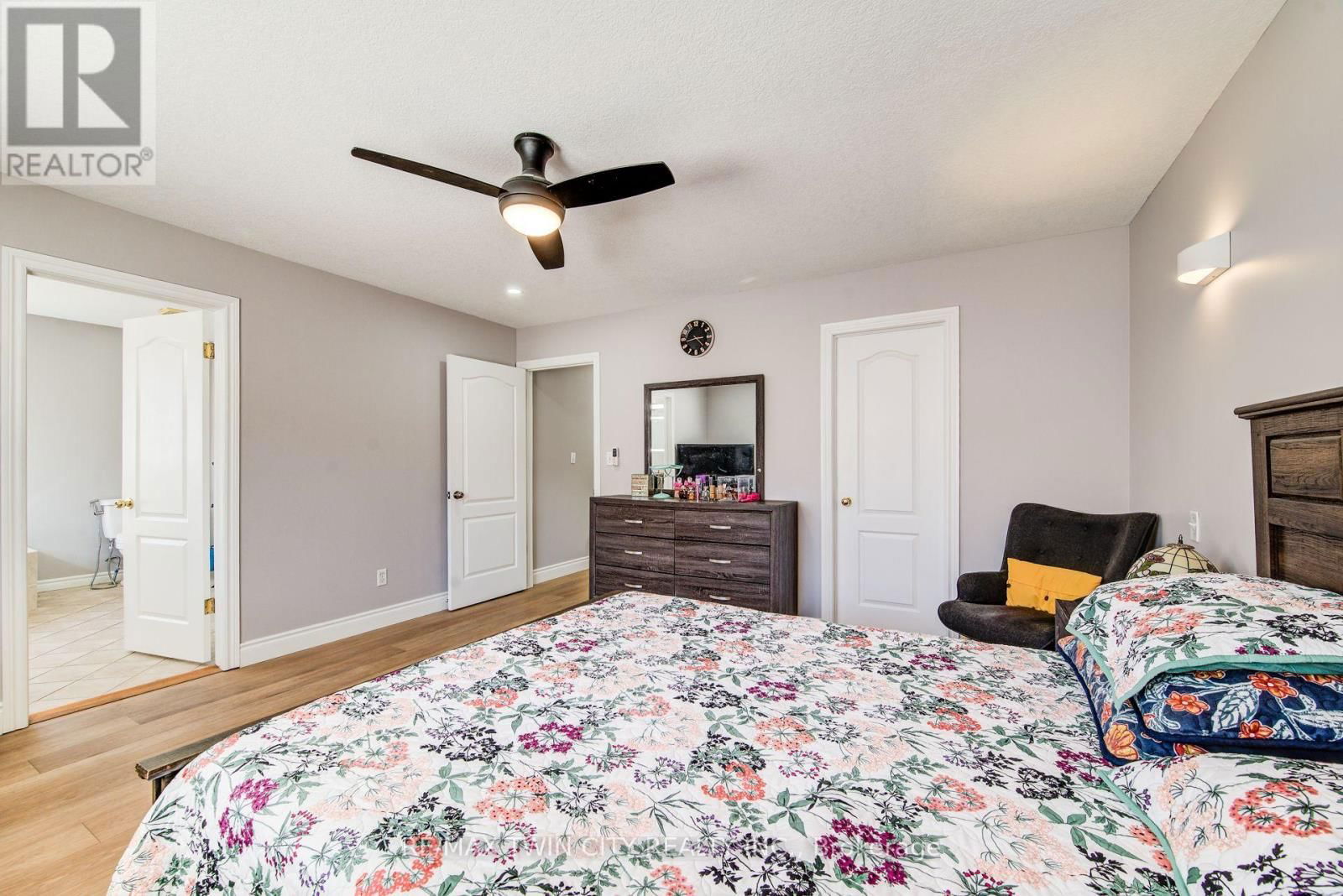 144 UDVARI CRESCENT Image 18