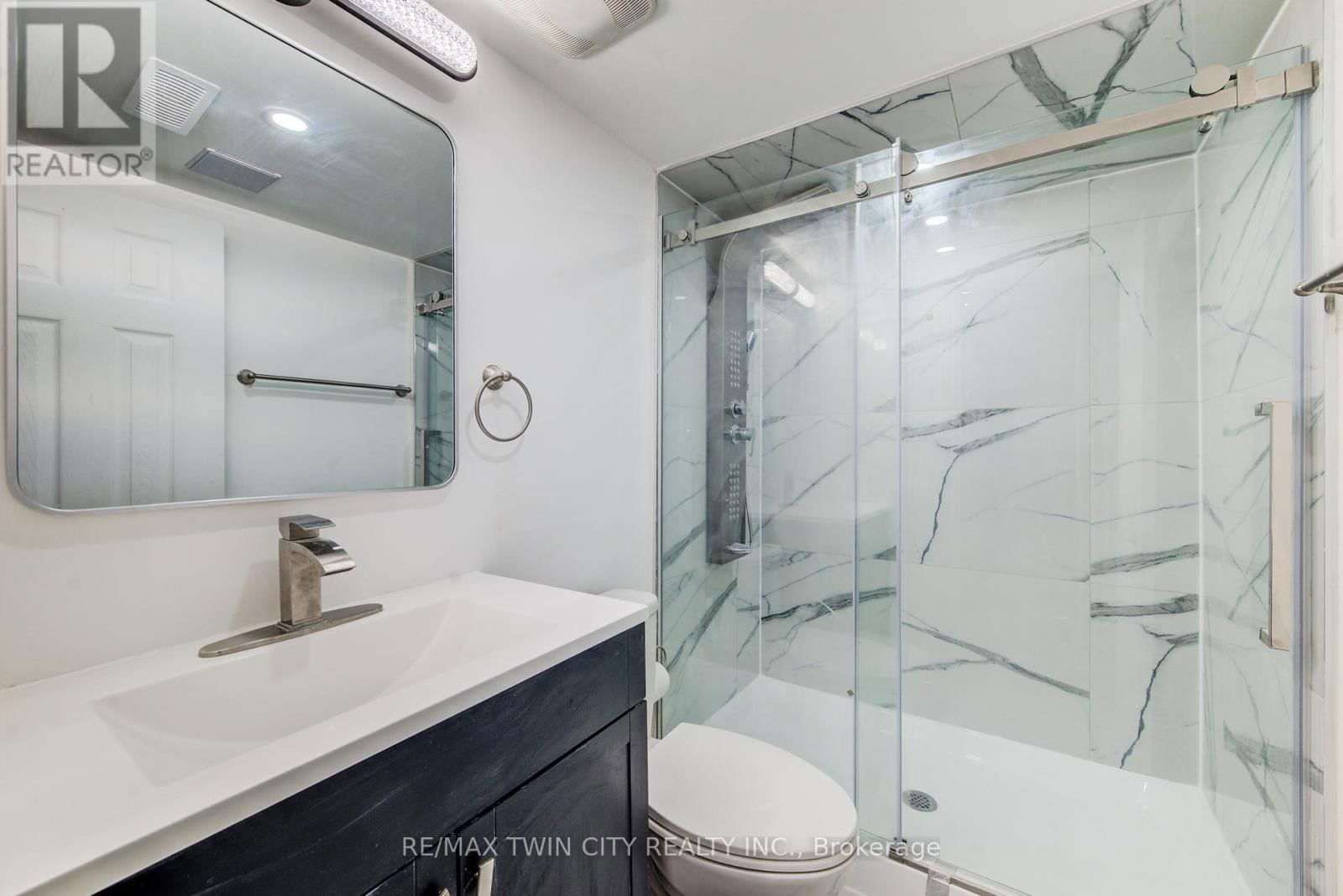 144 UDVARI CRESCENT Image 26