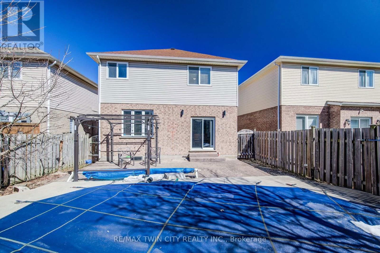 144 UDVARI CRESCENT Image 29