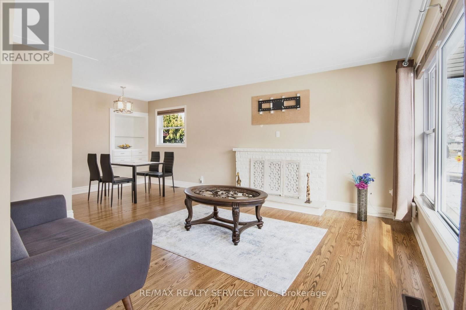 185 BURLINGTON STREET Image 4