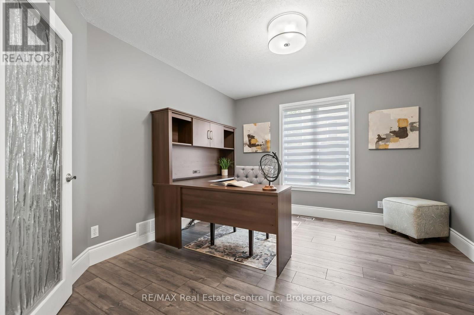 52 BOND COURT Image 13