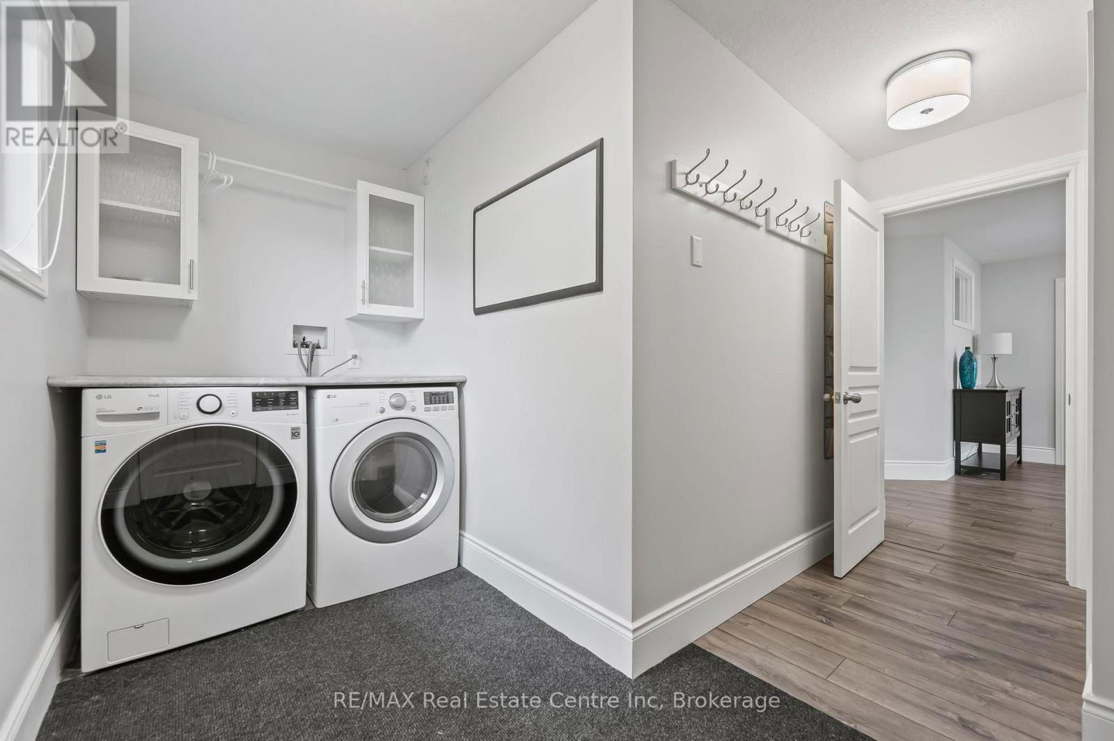 52 BOND COURT Image 15