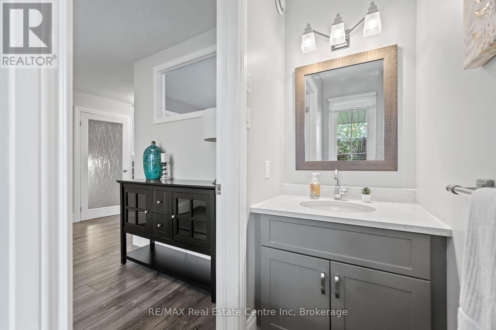 52 BOND COURT Image 16