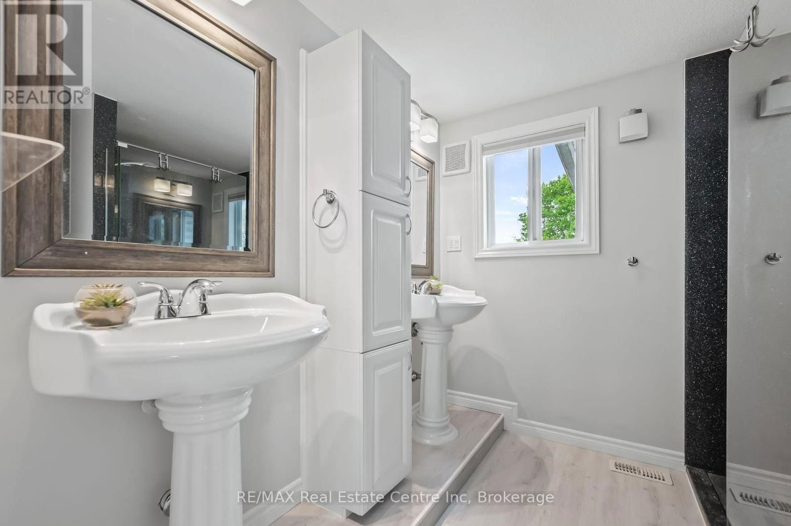 52 BOND COURT Image 18