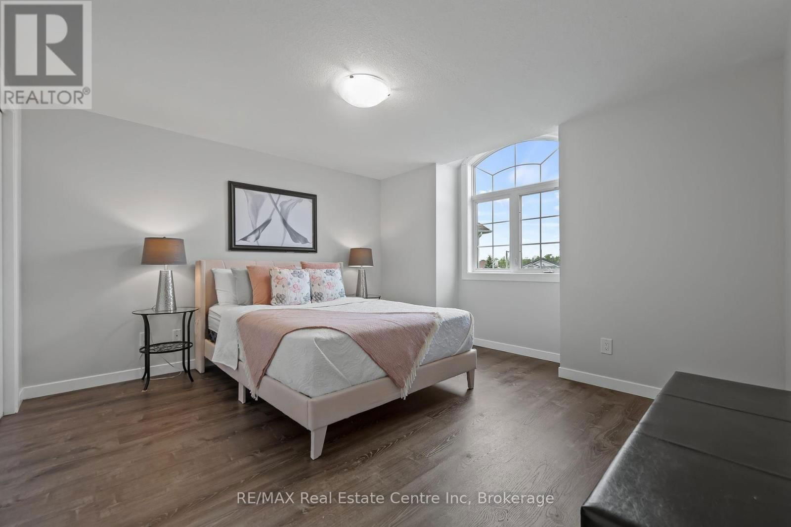 52 BOND COURT Image 21