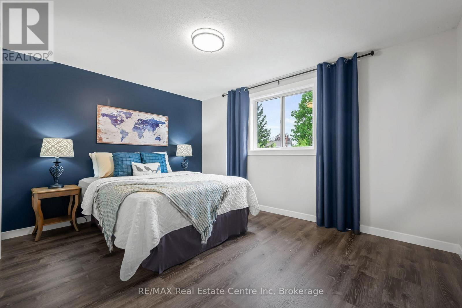 52 BOND COURT Image 23