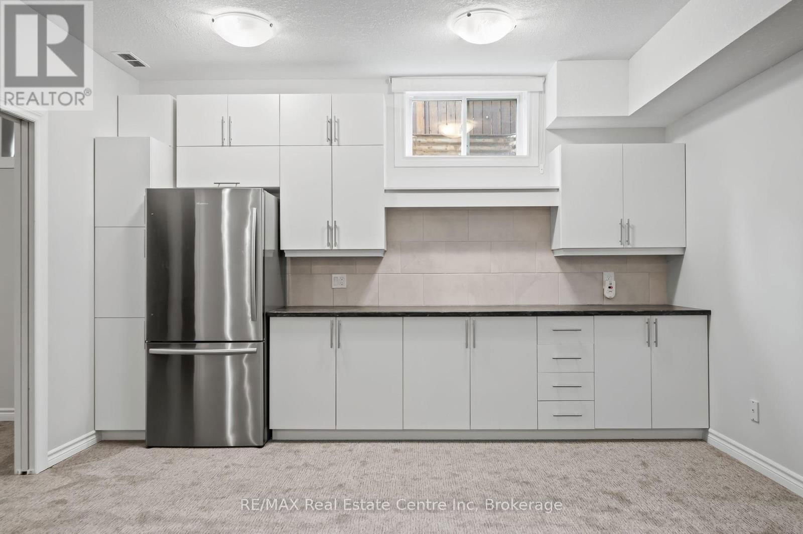52 BOND COURT Image 27