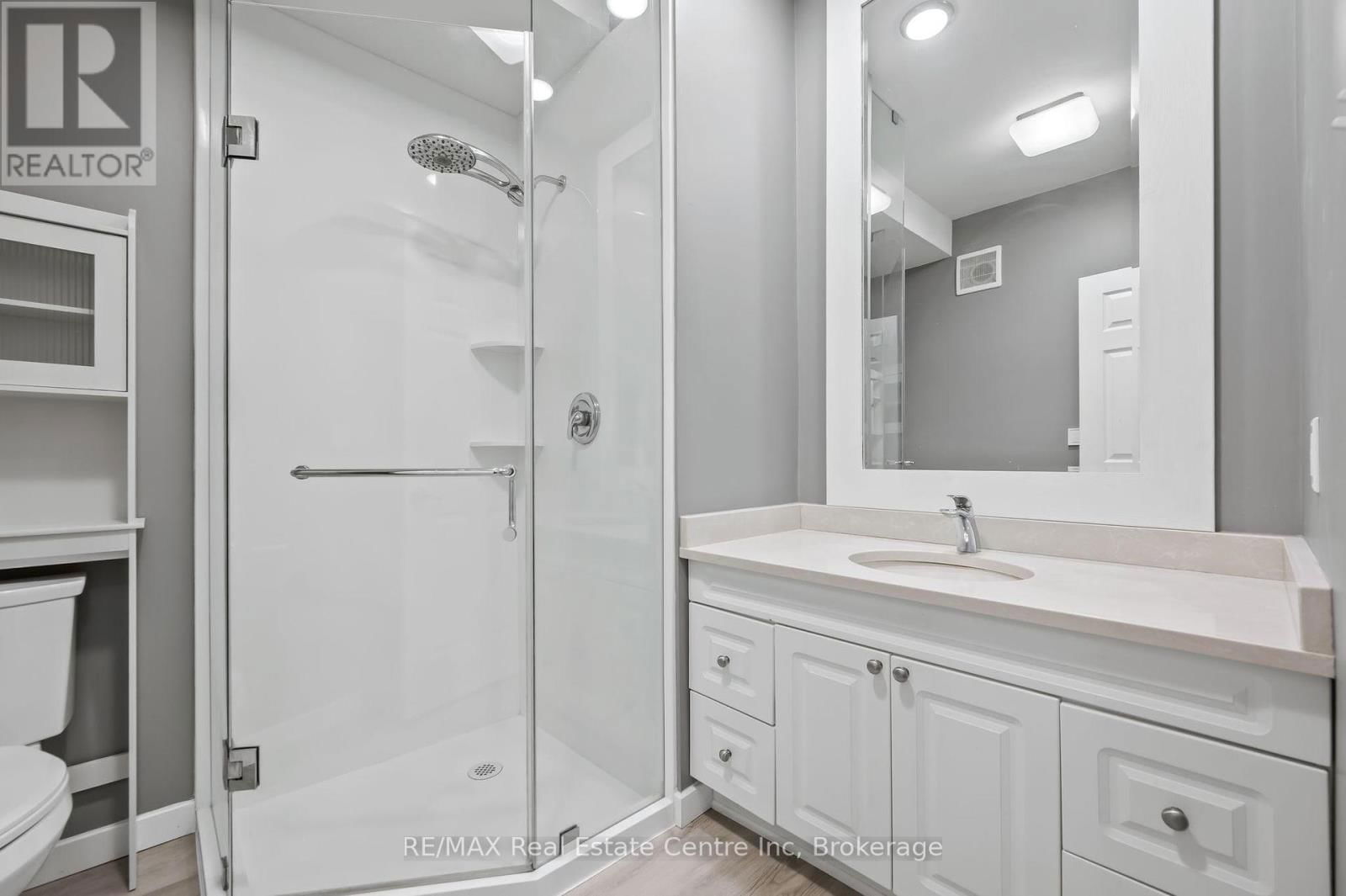 52 BOND COURT Image 29