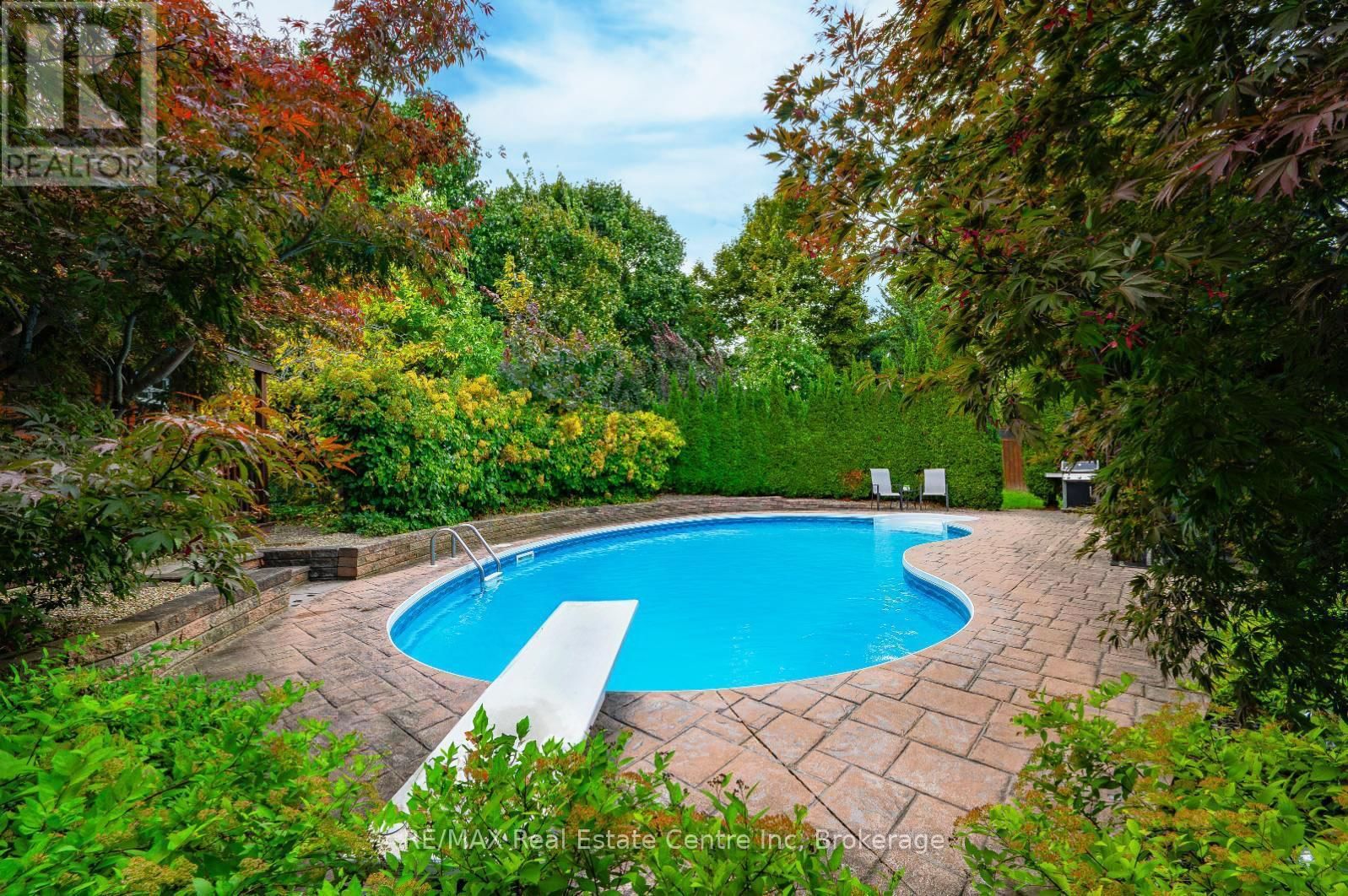 52 BOND COURT Image 3