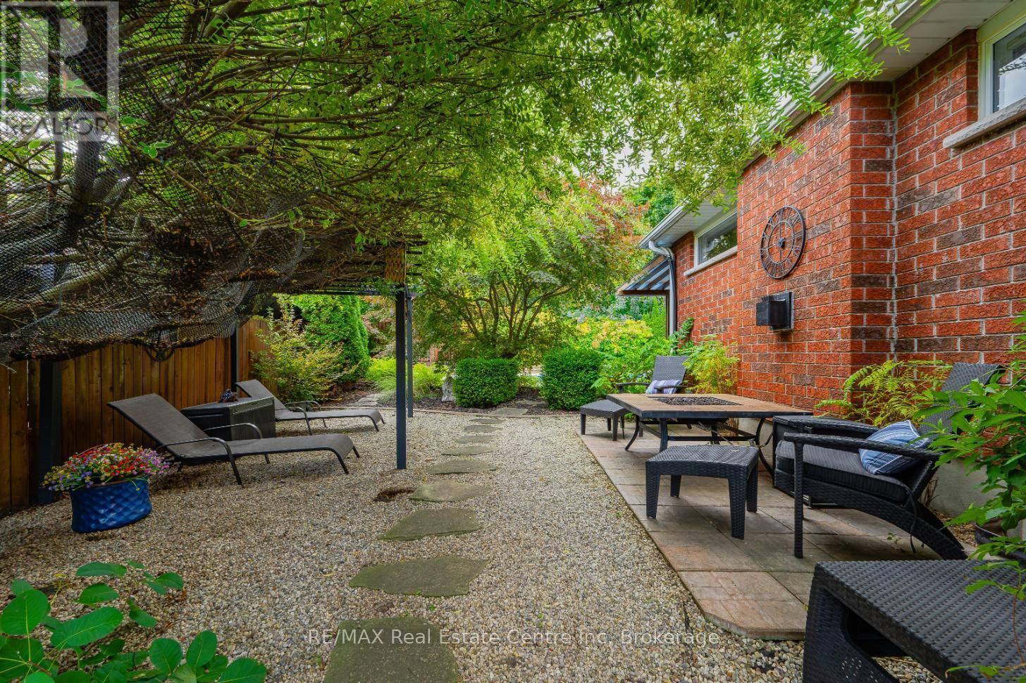 52 BOND COURT Image 30