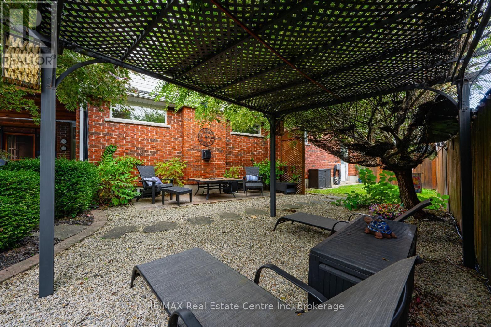 52 BOND COURT Image 31