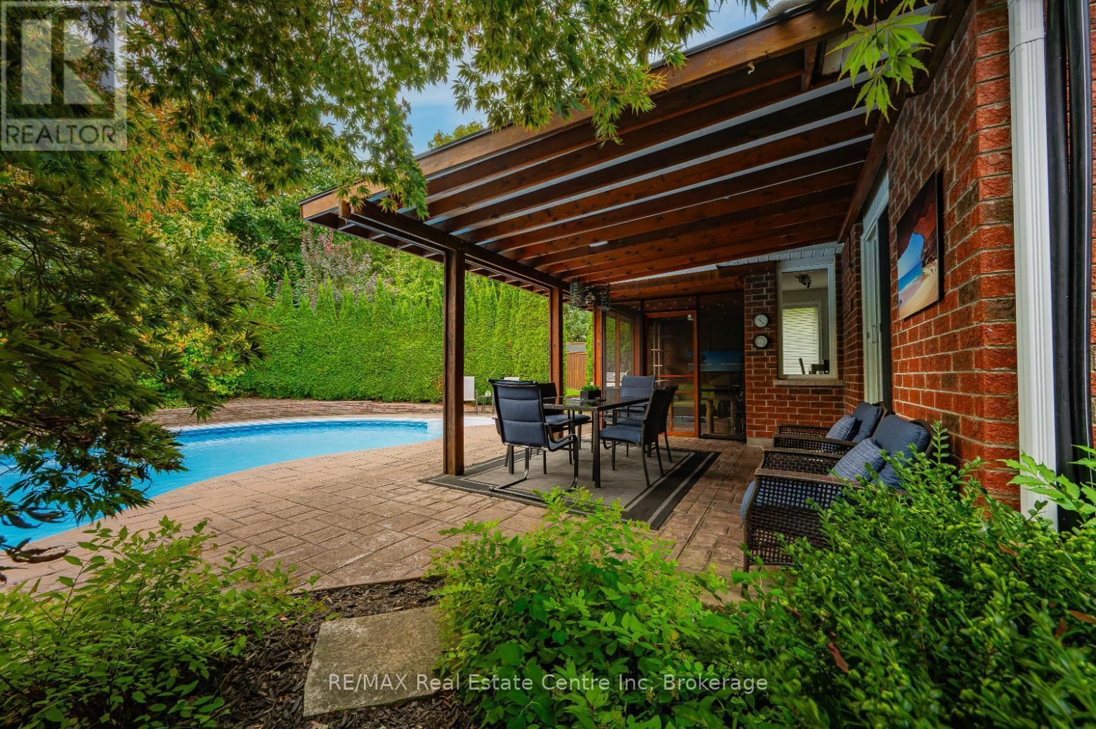 52 BOND COURT Image 32
