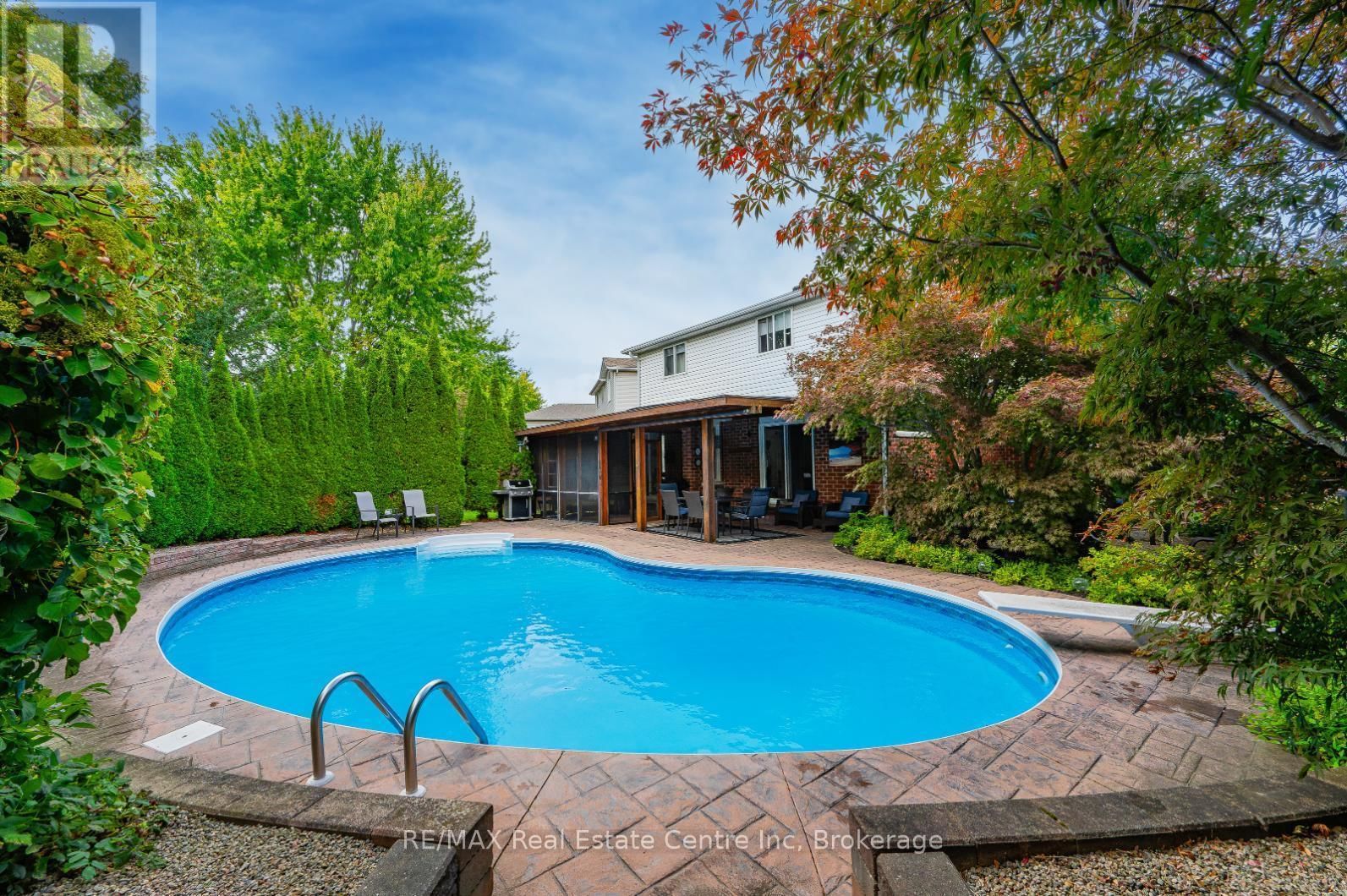 52 BOND COURT Image 35