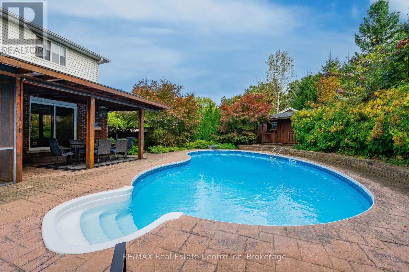 52 BOND COURT Image 38
