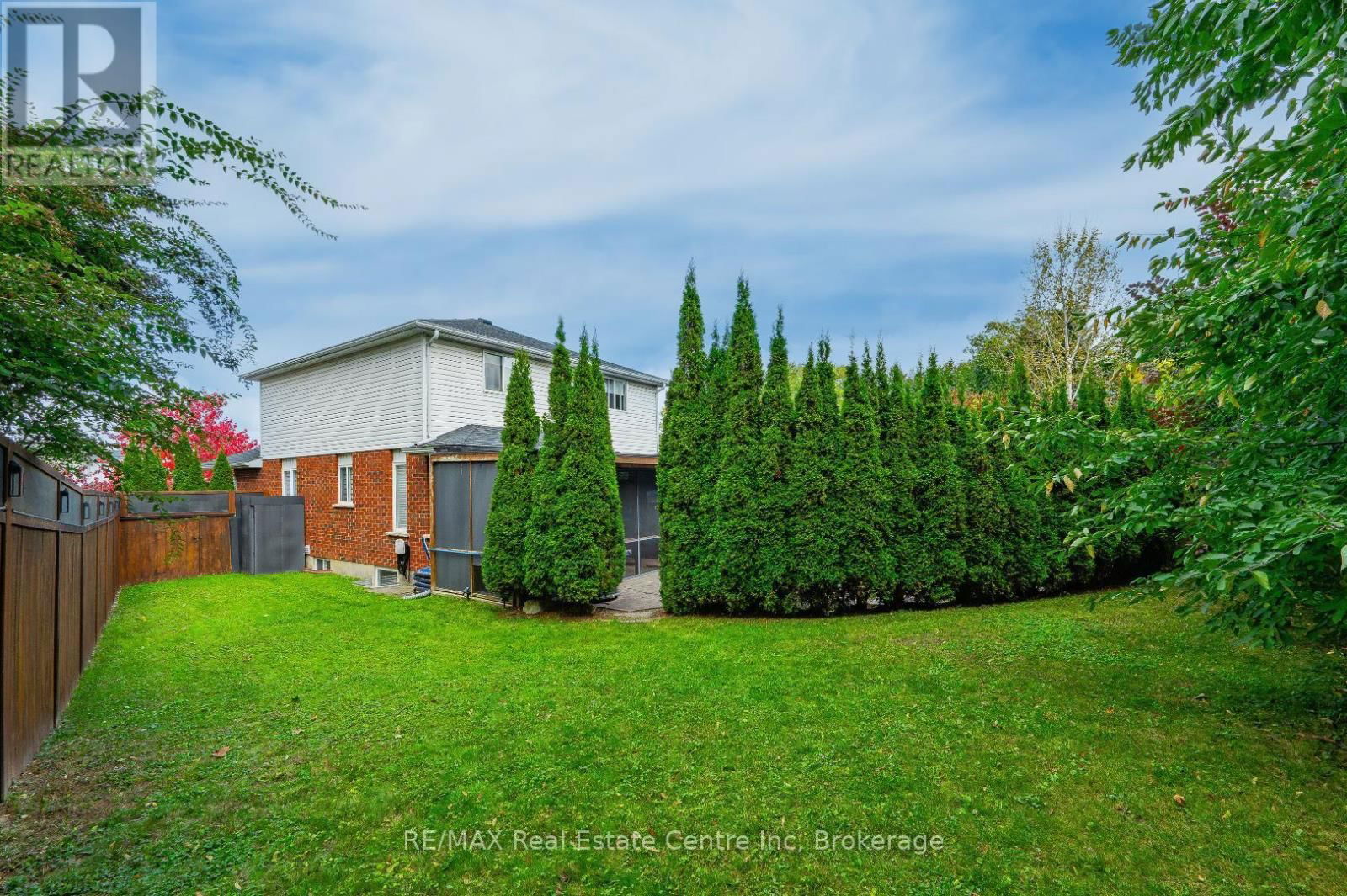 52 BOND COURT Image 39