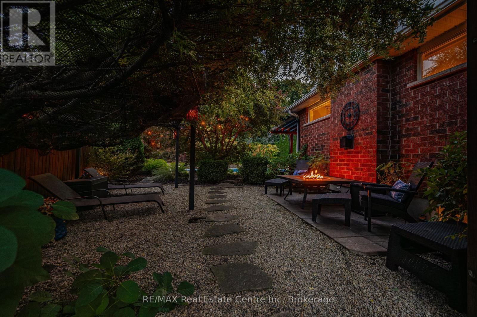 52 BOND COURT Image 40