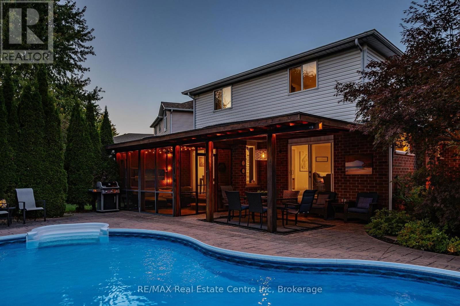 52 BOND COURT Image 45