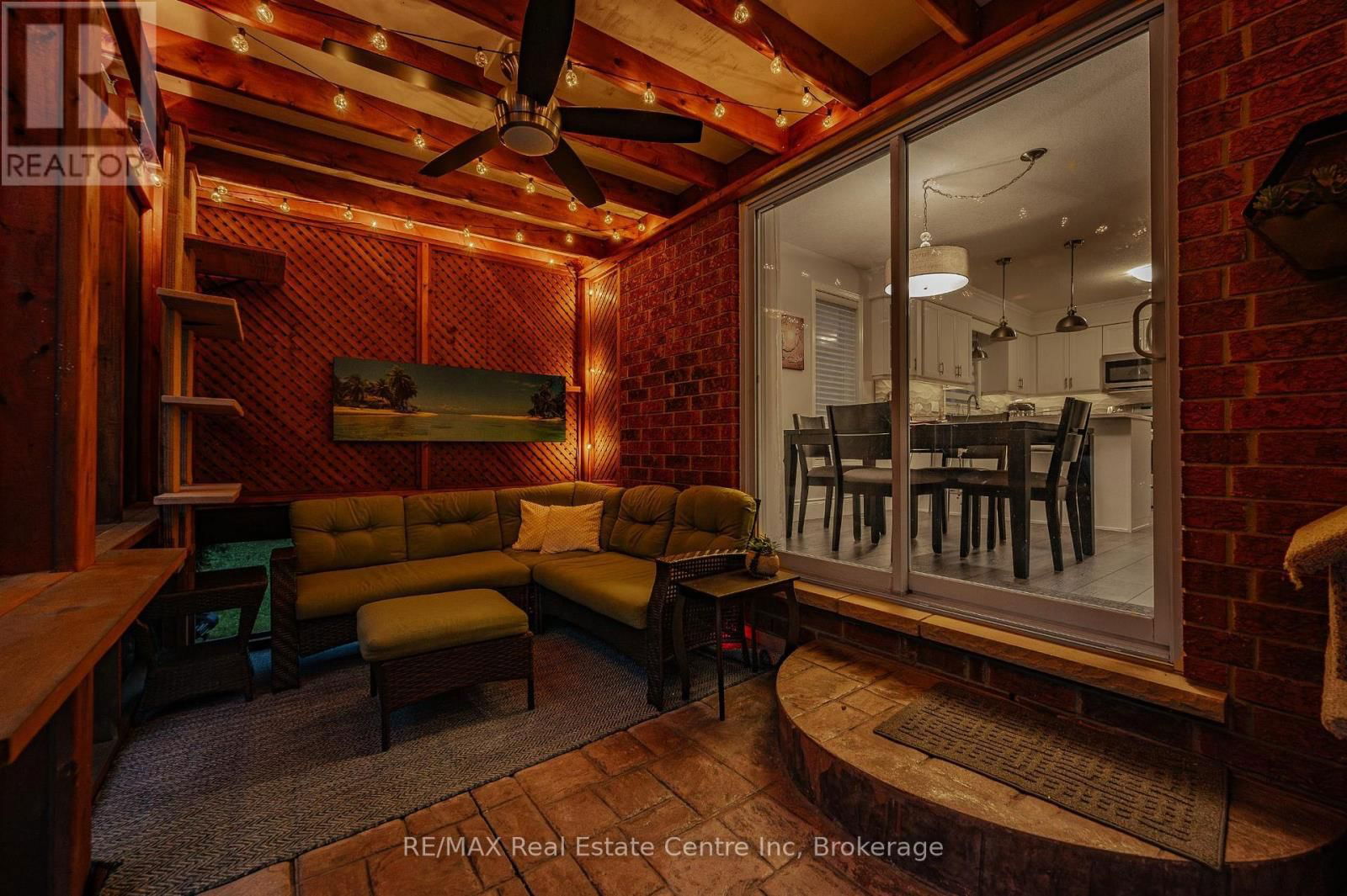 52 BOND COURT Image 46