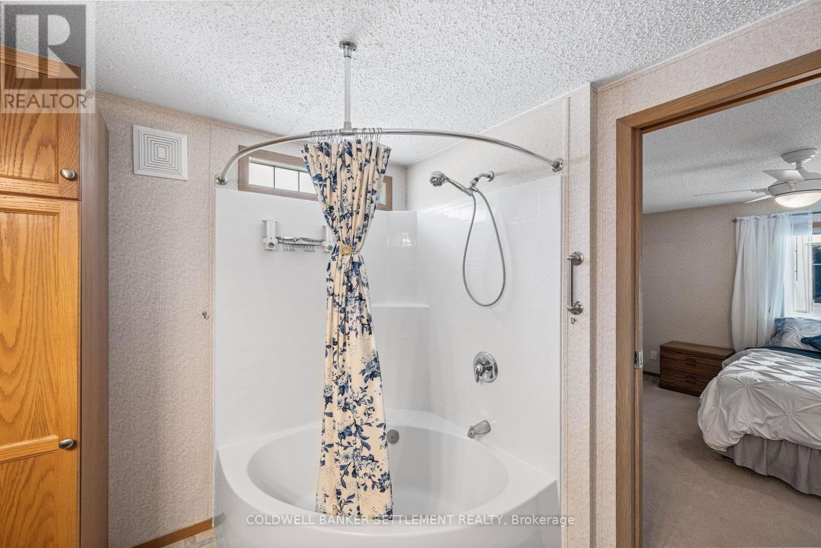 304 ACACIA ROAD Image 12