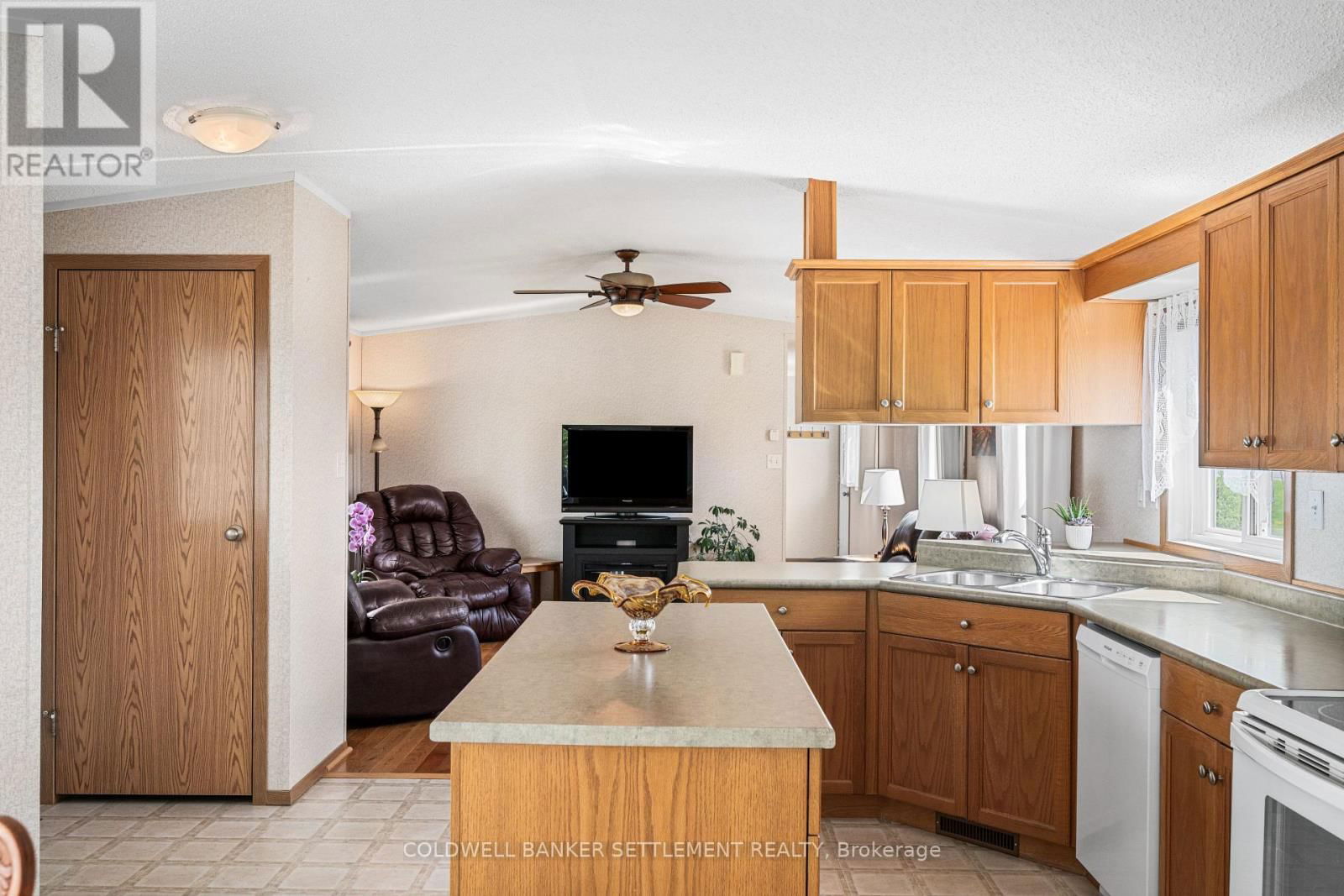 304 ACACIA ROAD Image 22
