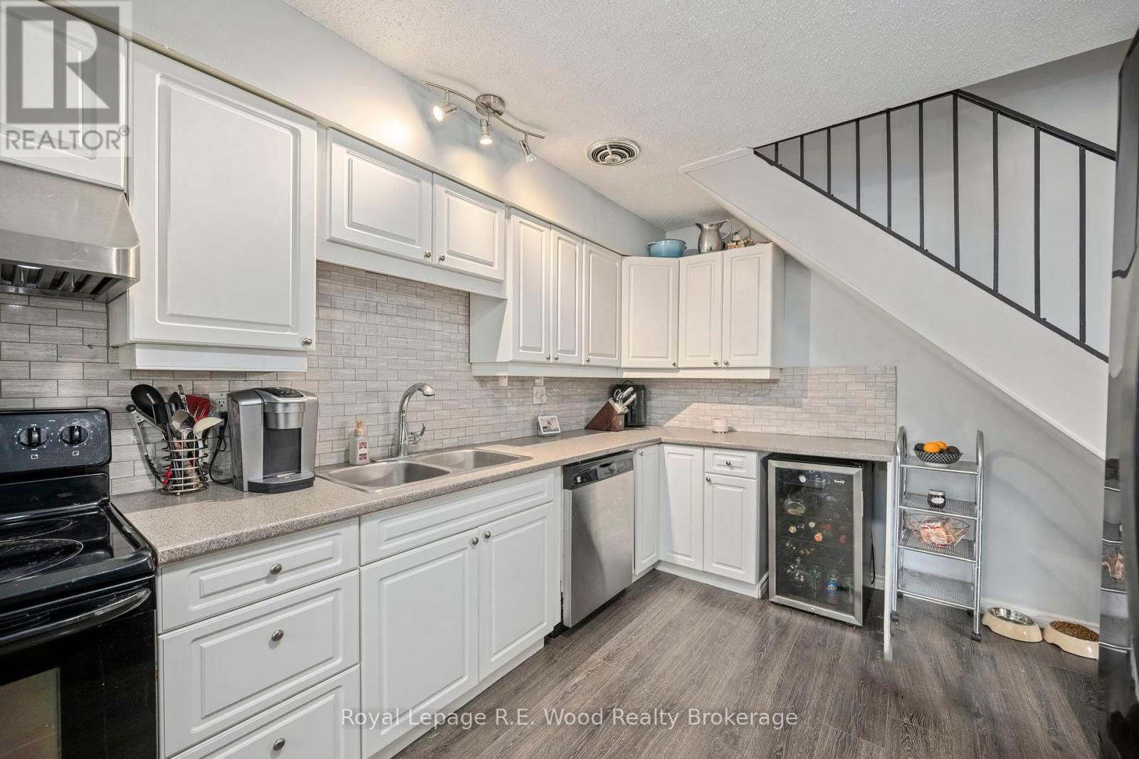 48 - 760 BERKSHIRE DRIVE Image 12