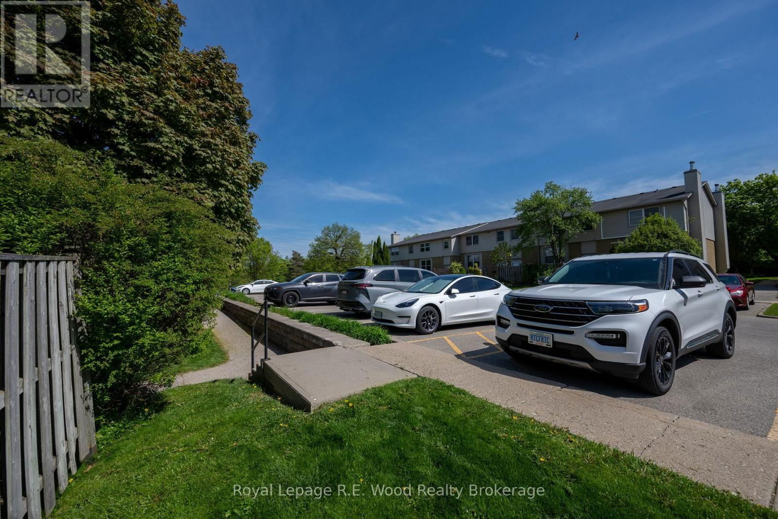 48 - 760 BERKSHIRE DRIVE Image 32