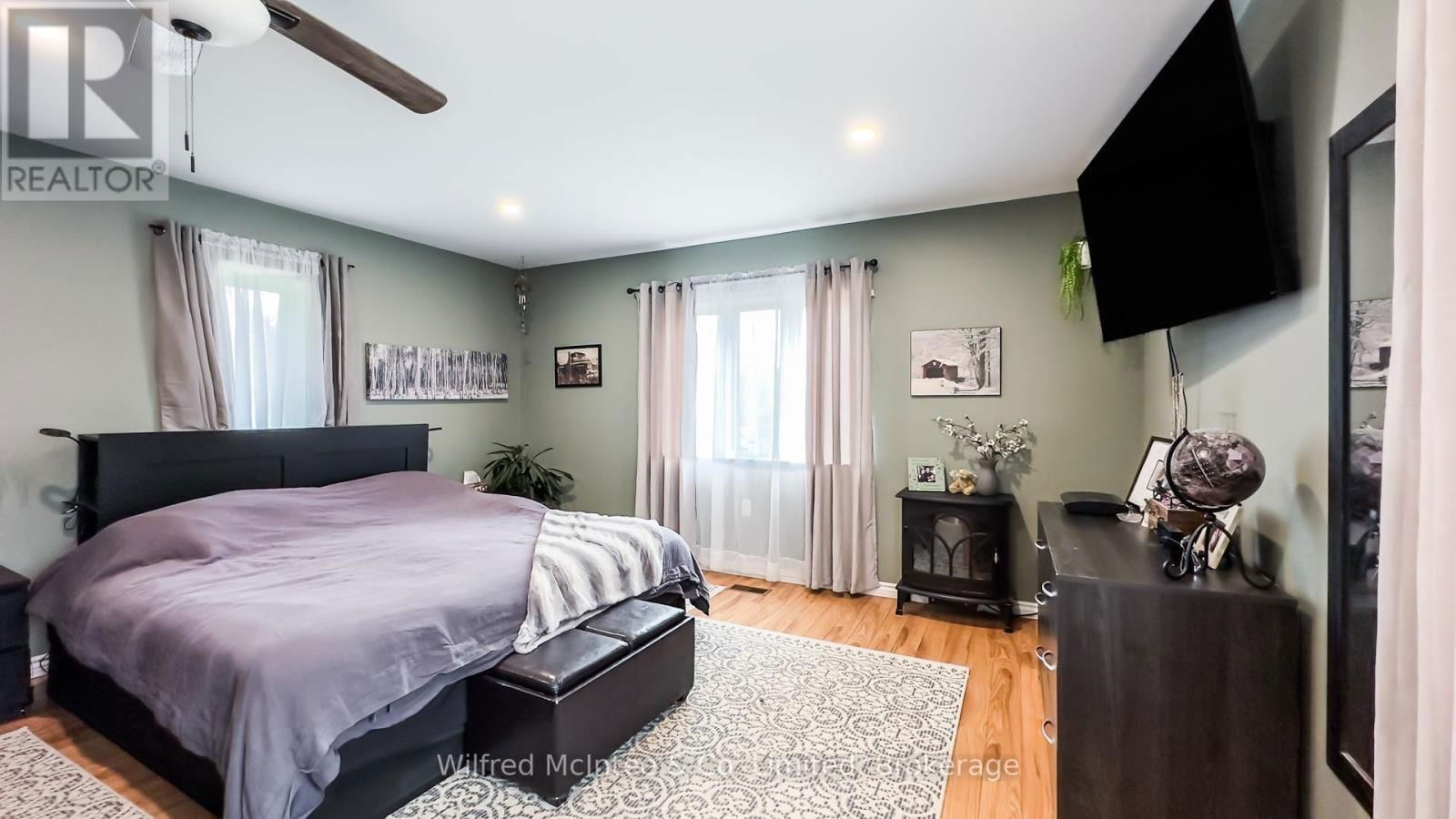 301 CARLING TERRACE Image 14