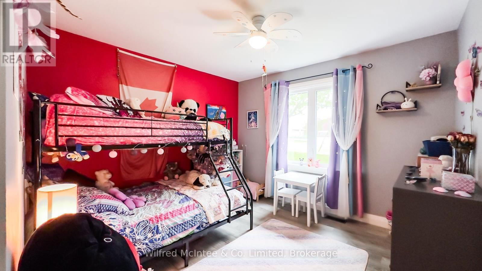 301 CARLING TERRACE Image 17