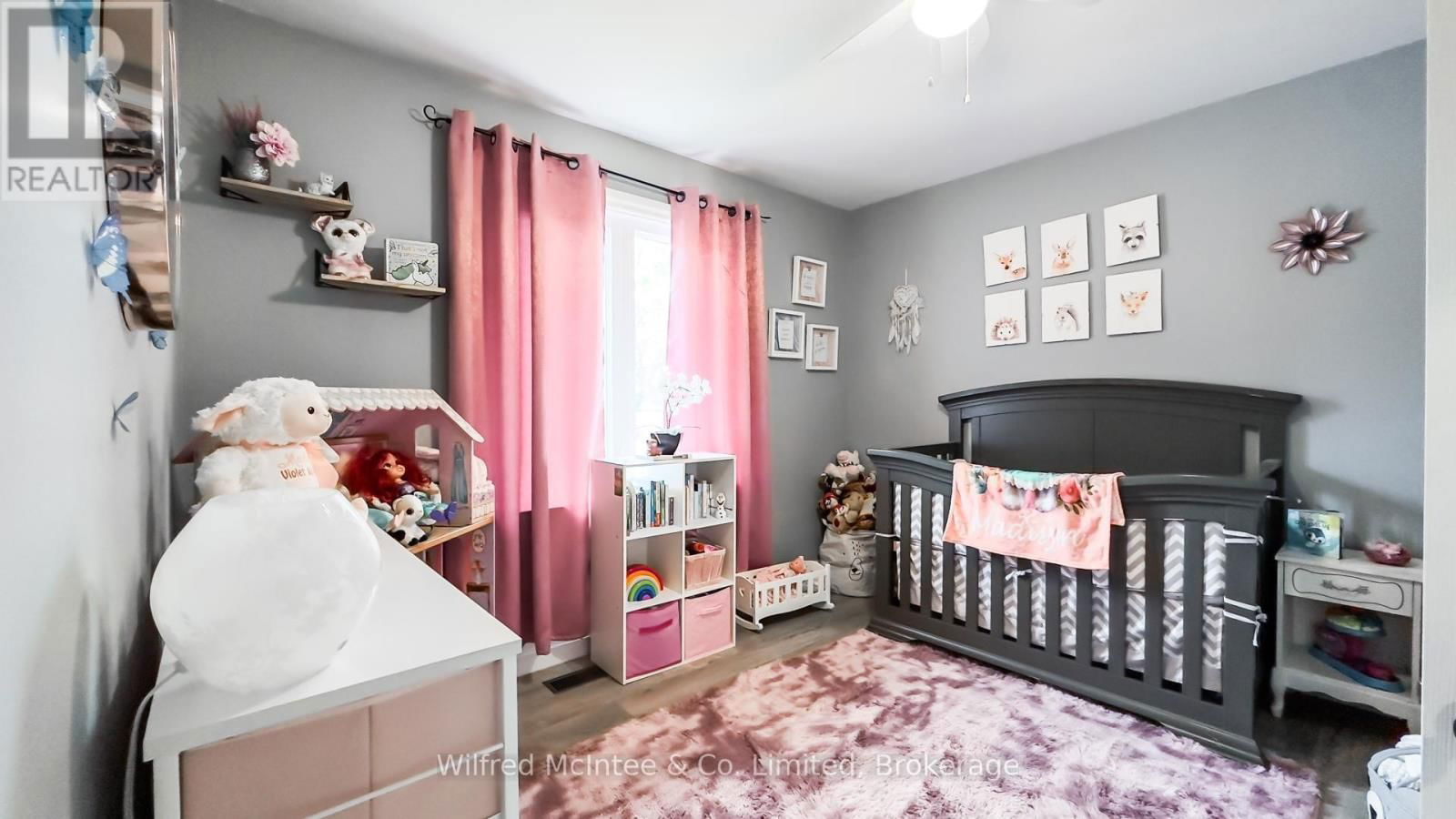 301 CARLING TERRACE Image 18