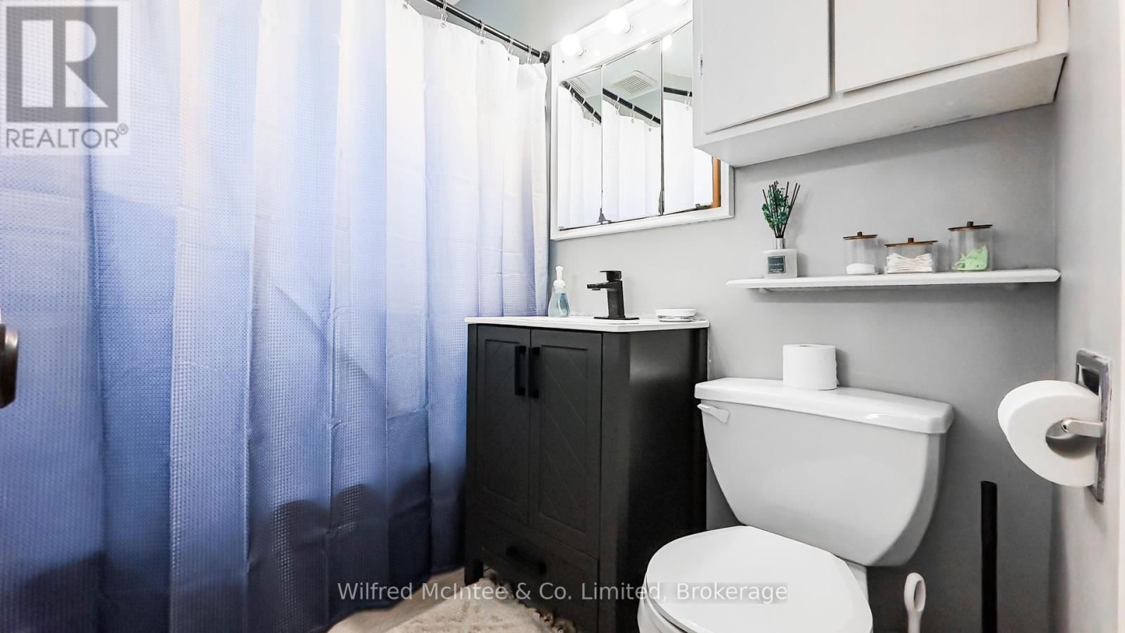 301 CARLING TERRACE Image 20