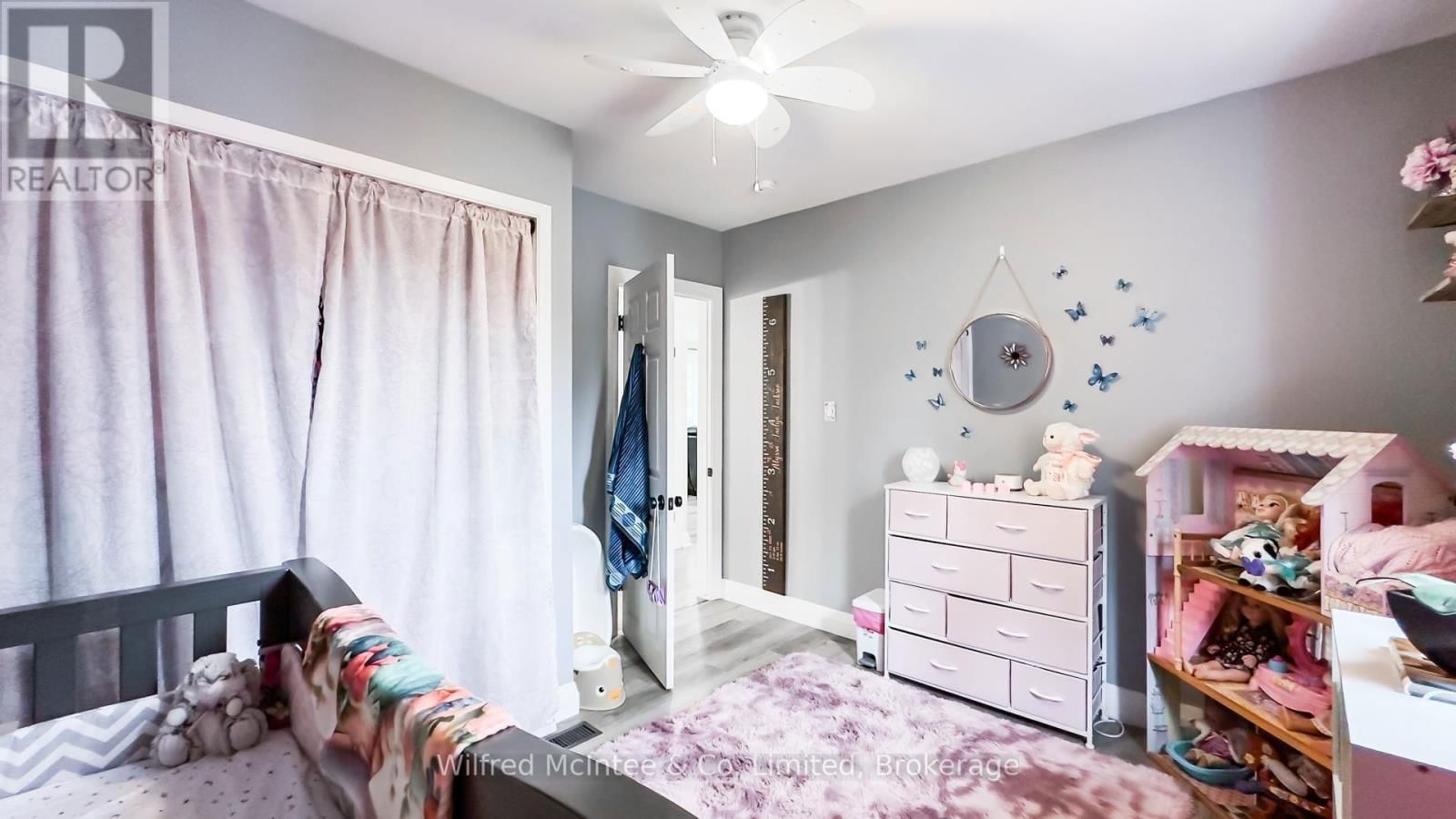 301 CARLING TERRACE Image 21