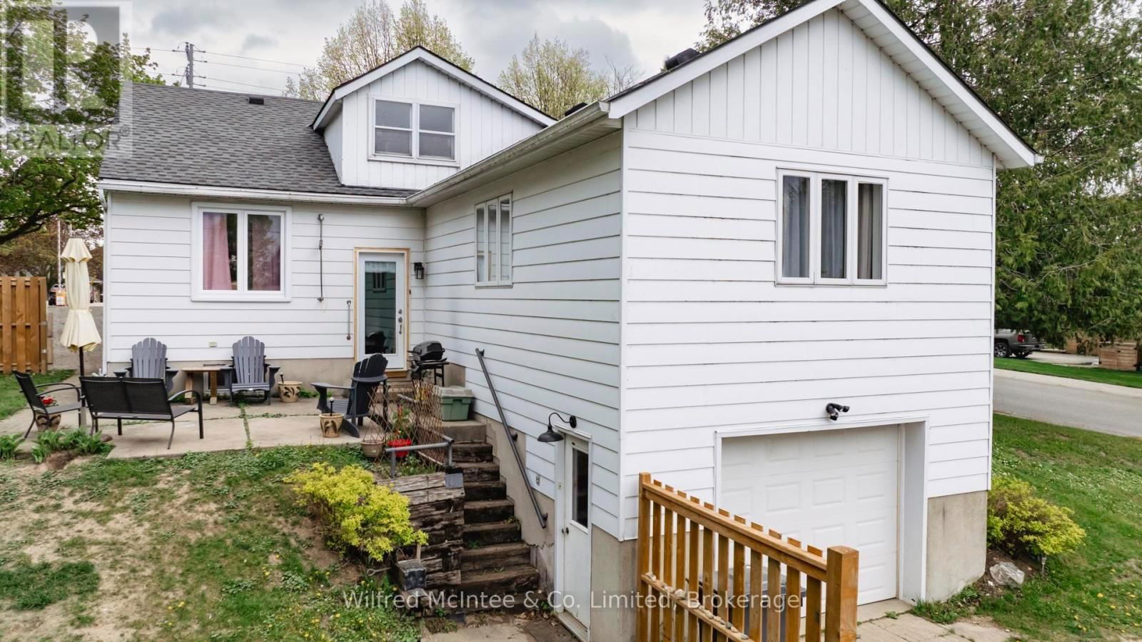 301 CARLING TERRACE Image 26