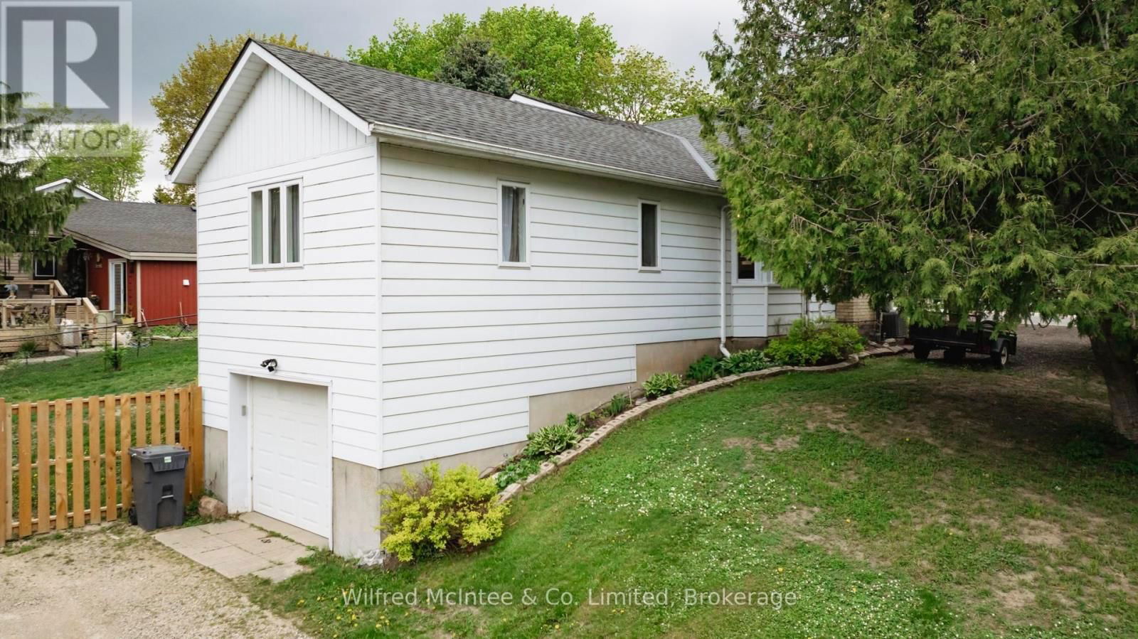 301 CARLING TERRACE Image 27