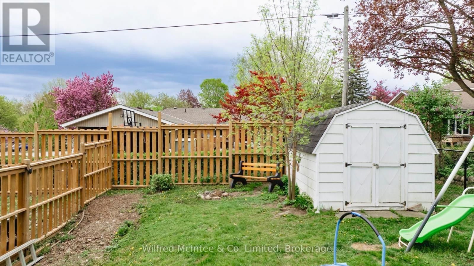 301 CARLING TERRACE Image 28
