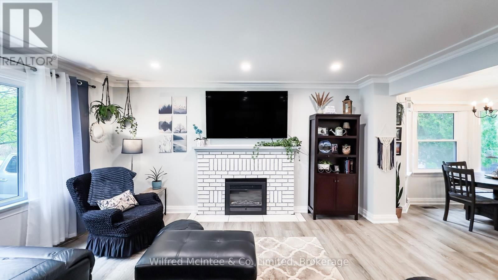 301 CARLING TERRACE Image 3