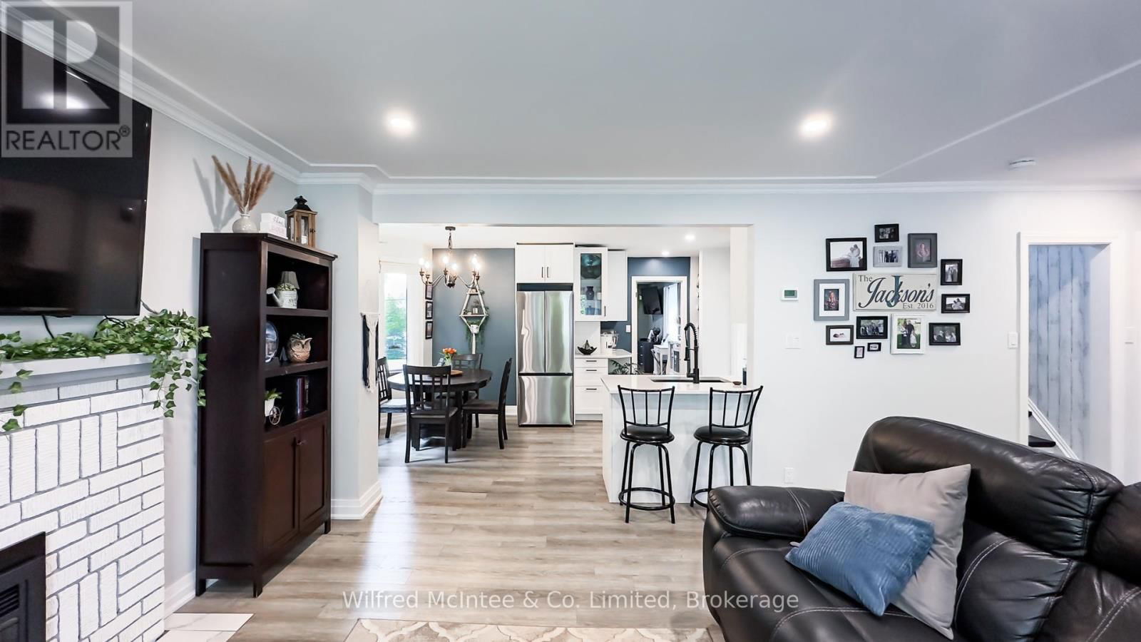 301 CARLING TERRACE Image 5