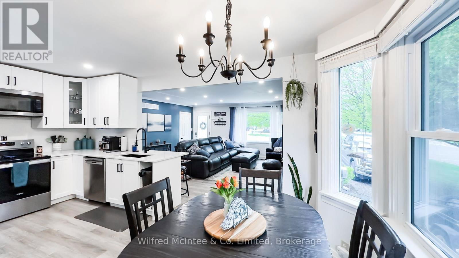 301 CARLING TERRACE Image 8