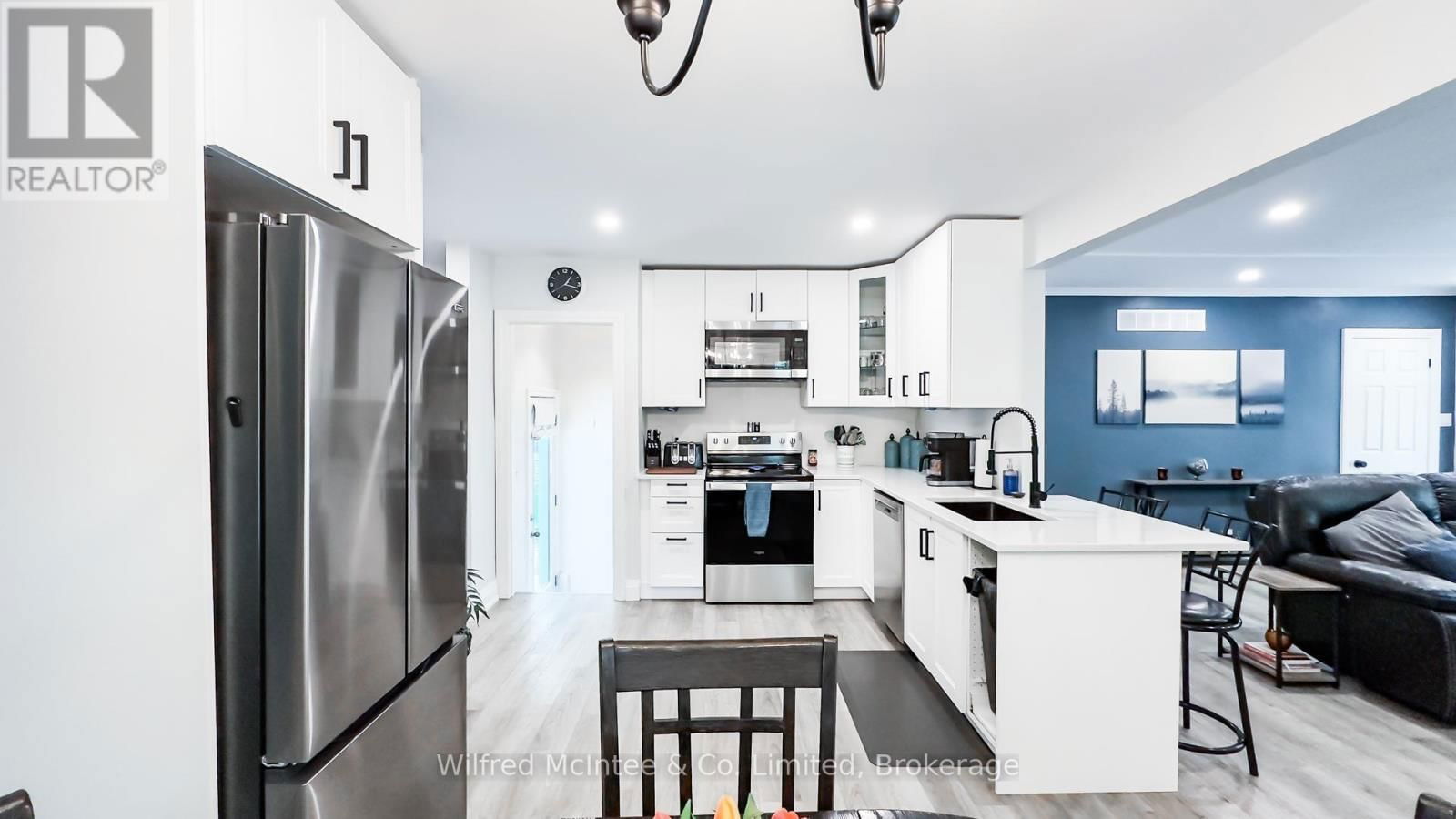 301 CARLING TERRACE Image 9