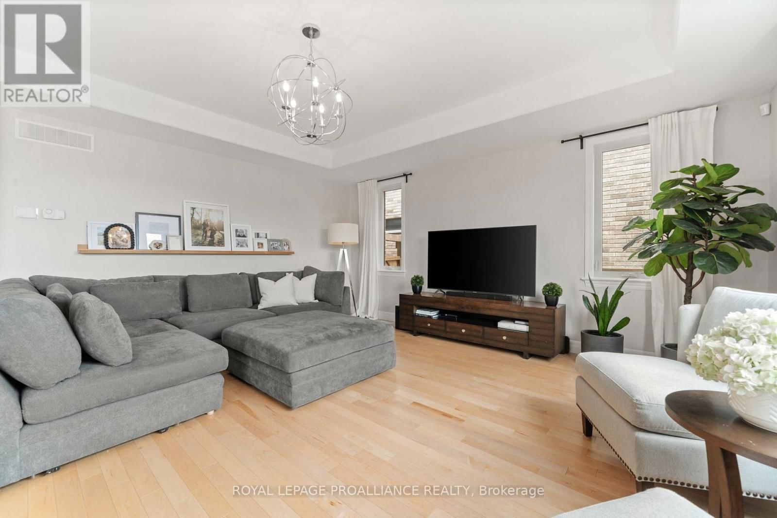73 HUMMINGBIRD DRIVE Image 15
