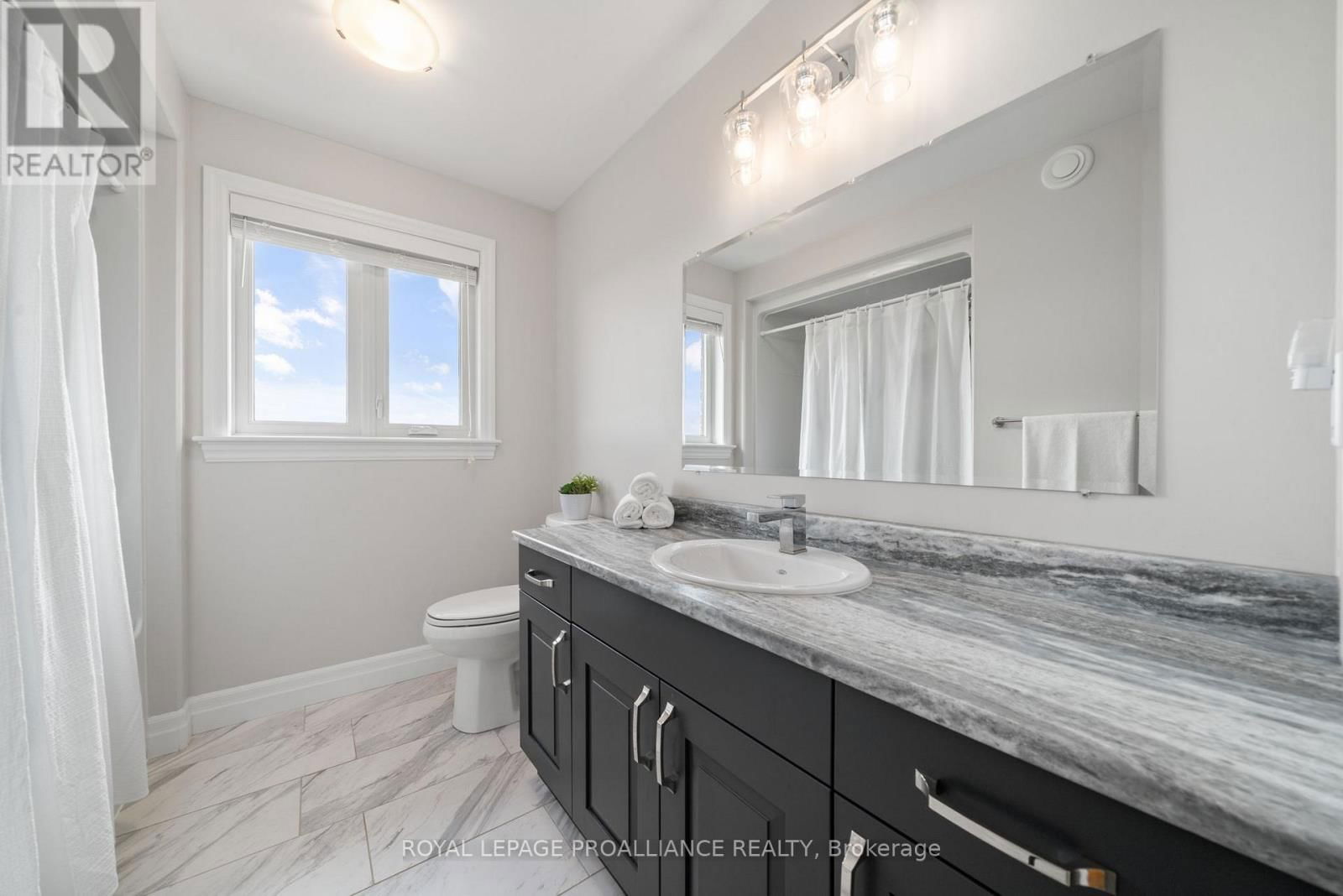73 HUMMINGBIRD DRIVE Image 32