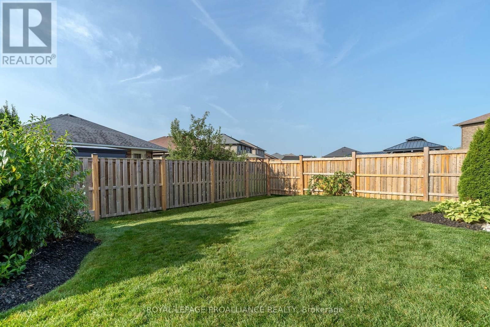 73 HUMMINGBIRD DRIVE Image 44