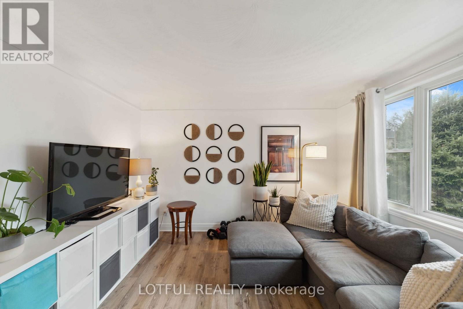 A - 2427 CHASSEUR AVENUE Image 3