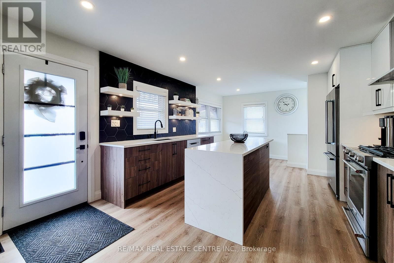 38 STEWART STREET Image 10