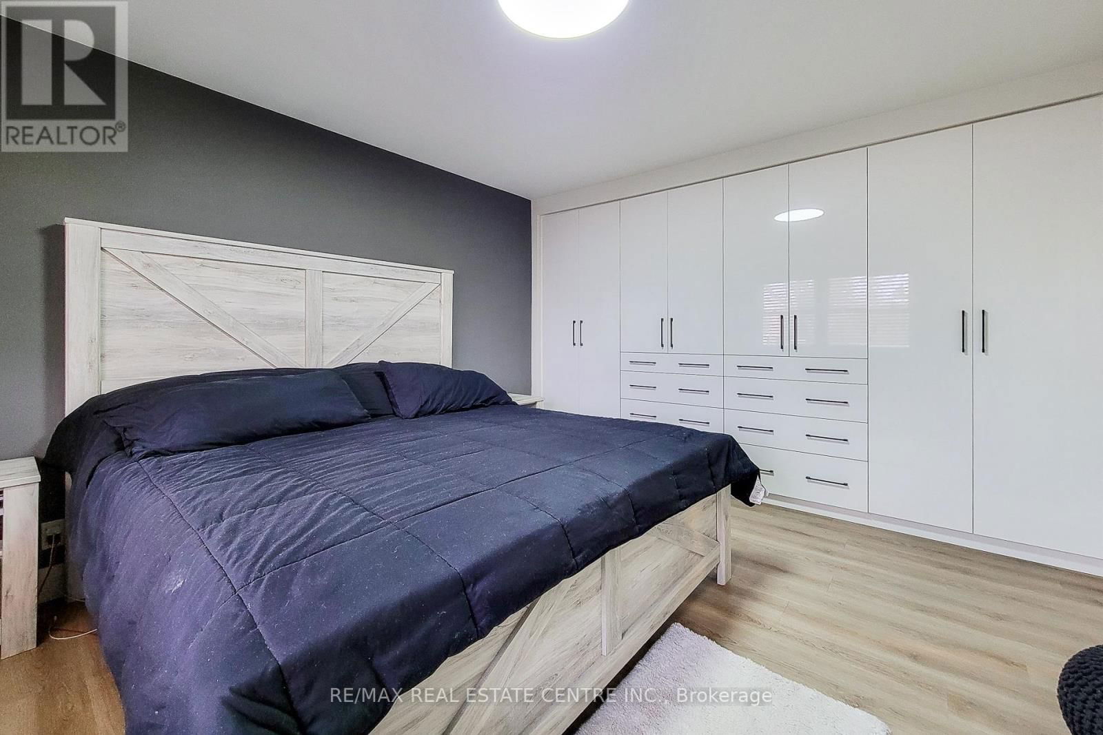 38 STEWART STREET Image 24
