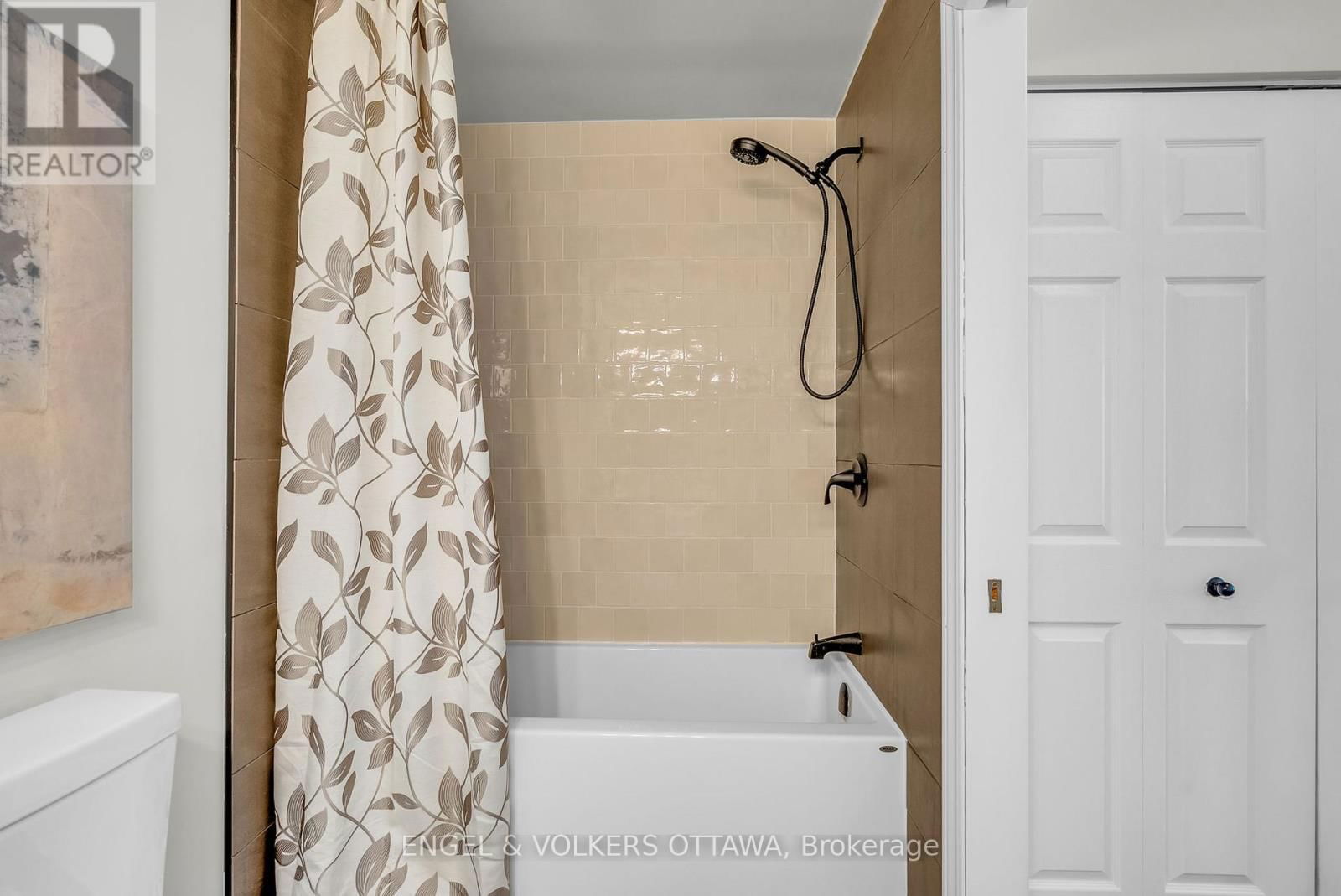 7359 MARCELLA DRIVE Image 17