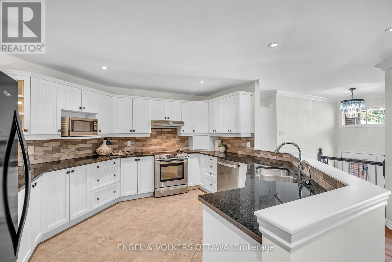 7359 MARCELLA DRIVE Image 4